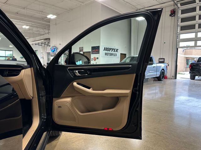 2025 Porsche Macan Base | Irving, Texas | Hopper Motorplex