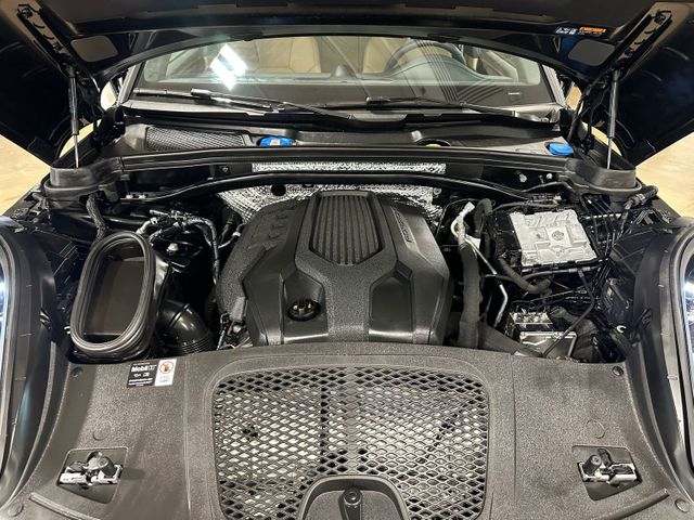 2025 Porsche Macan Base | Irving, Texas | Hopper Motorplex