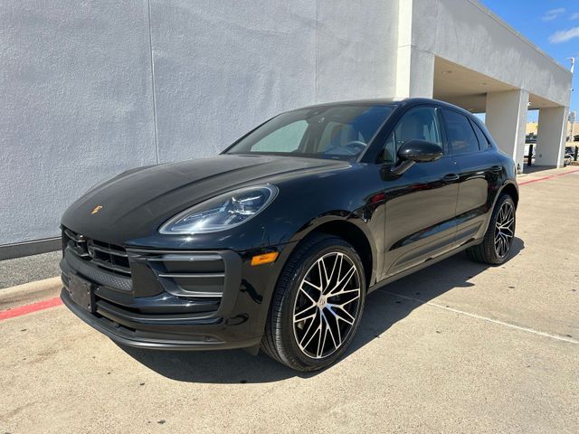 2025 Porsche Macan Base 