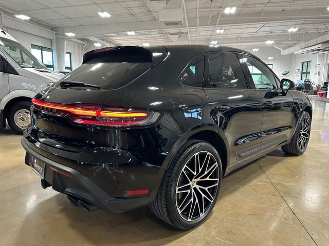 2025 Porsche Macan Base 