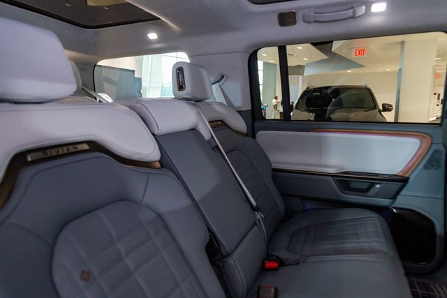 2025 Rivian R1S Tri-Motor Ascend 850hp 371mi range  1103ft. lbs.