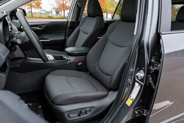 2025 Toyota RAV4 XLE 2025 Toyota RAV4 XLE