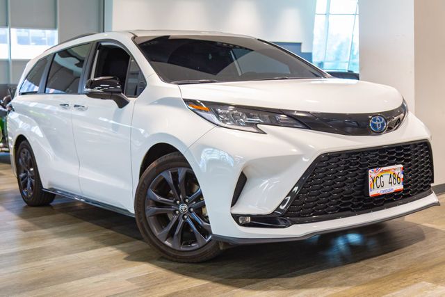 2025 Toyota Sienna at Autosource, photo 1