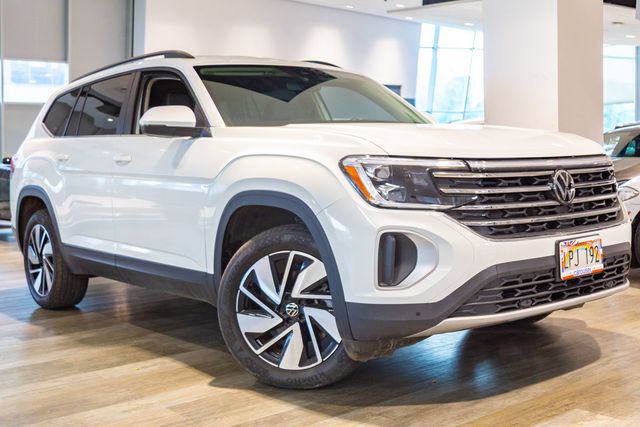 2025 Volkswagen Atlas SE w/Tech Pkg at Autosource, photo 1