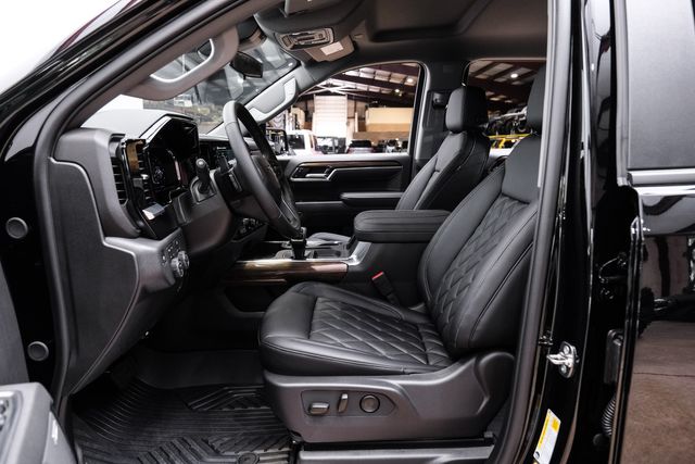 2026 Chevrolet Silverado 1500 LT Trail Boss 4X4 LIFTED,NAV,22" FUEL,CUSTOM LEATH | Carrollton, TX | Texas Vehicle Exchange