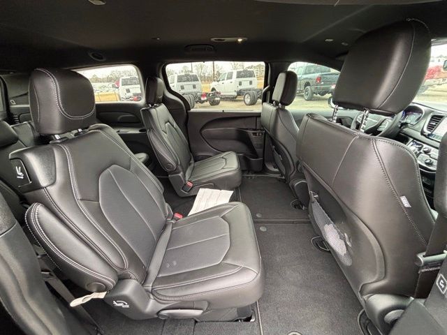 2026 Chrysler Voyager LX