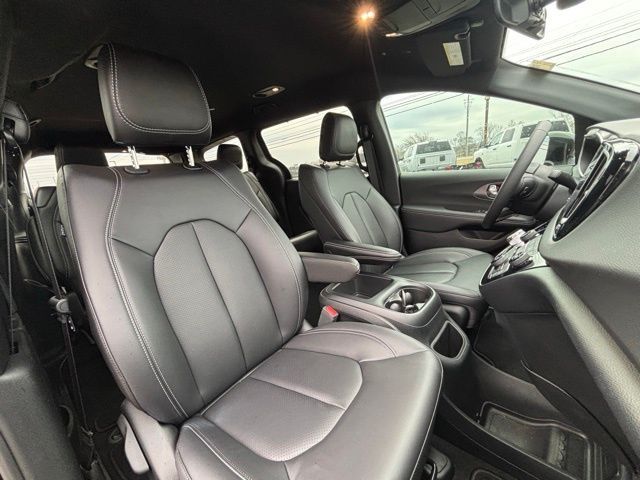 2026 Chrysler Voyager LX