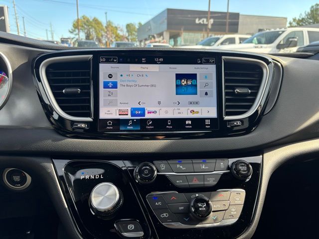 2026 Chrysler Voyager LX