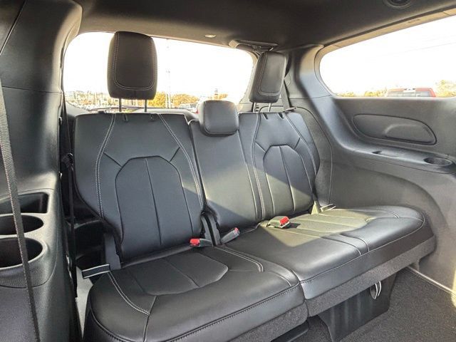 2026 Chrysler Voyager LX