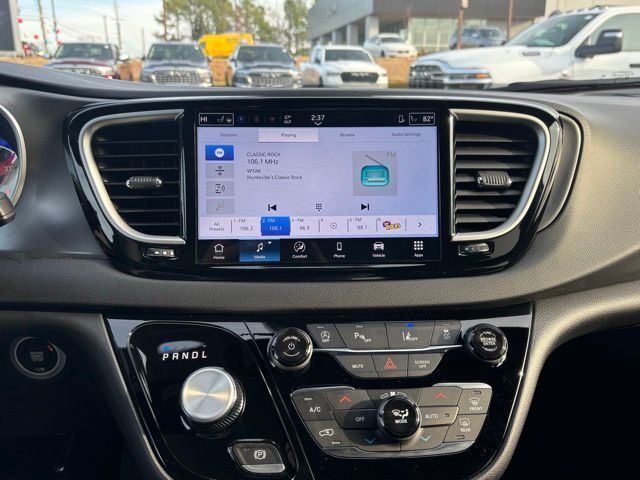 2026 Chrysler Voyager LX