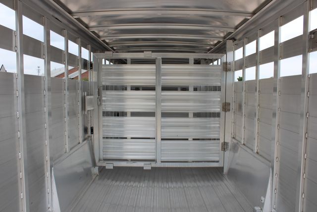 2026 Featherlite 8127 - 24' GN Livestock Trailer All-Aluminum 24' GN Livestock with 2 Cut Gates | CONROE, TX | SportChassis/ Featherlite Trailers of Texas