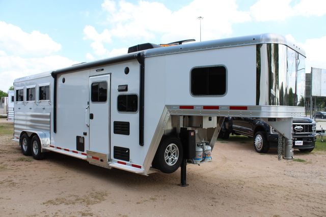 2026 Featherlite 9807 - 3 Horse Slant with 8' LQ 3H Slant GN LQ with Ramp Lining &amp; Insulated Horse | CONROE, TX | SportChassis/ Featherlite Trailers of Texas