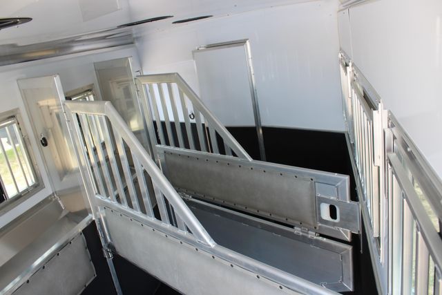 2026 Featherlite 9807 - 3 Horse Slant with 8' LQ 3H Slant GN LQ with Ramp Lining &amp; Insulated Horse | CONROE, TX | SportChassis/ Featherlite Trailers of Texas