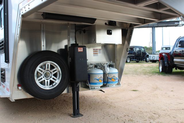 2026 Featherlite 9807 - 3 Horse Slant with 8' LQ 3H Slant GN LQ with Ramp Lining &amp; Insulated Horse | CONROE, TX | SportChassis/ Featherlite Trailers of Texas