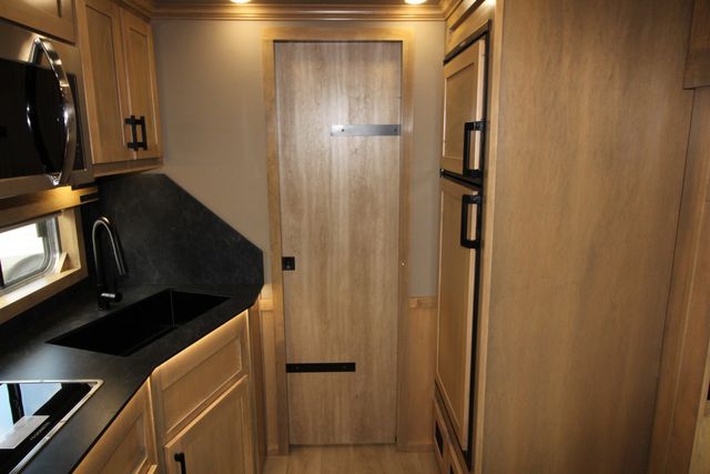 2026 Featherlite 9808 - 3 Horse Slant with 8' LQ 3H Slant GN 11'B LQ w/ Lining & Insulated Horse | CONROE, TX | SportChassis/ Featherlite Trailers of Texas 2026 Featherlite 9808 - 3 Horse Slant with 8' LQ 3H Slant GN 11'B LQ w/ Lining & Insulated Horse | CONROE, TX | SportChassis/ Featherlite Trailers of Texas