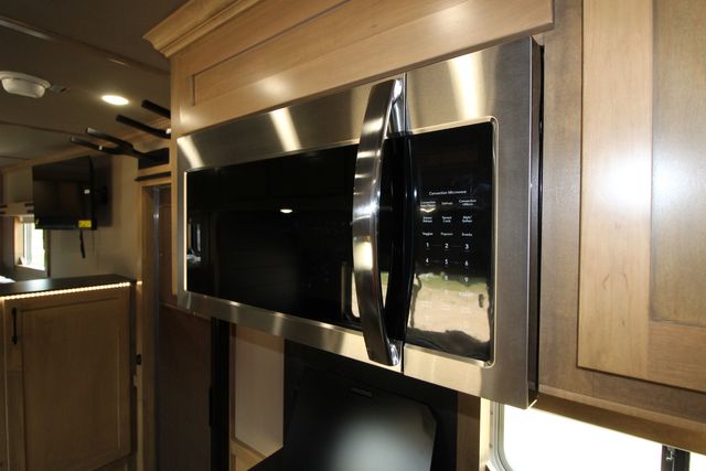 2026 Featherlite 9808 - 3 Horse Slant with 8' LQ 3H Slant GN 11'B LQ w/ Lining &amp; Insulated Horse | CONROE, TX | SportChassis/ Featherlite Trailers of Texas