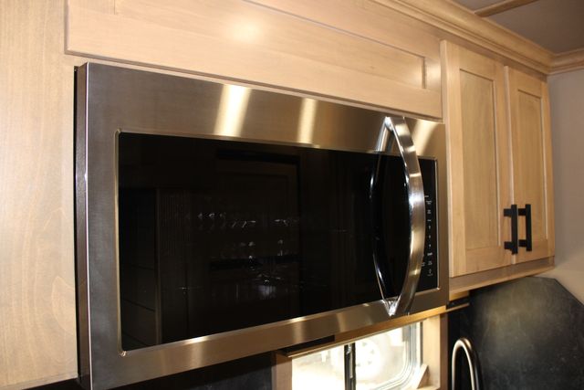 2026 Featherlite 9808 - 3 Horse Slant with 8' LQ 3H Slant GN 11'B LQ w/ Lining & Insulated Horse | CONROE, TX | SportChassis/ Featherlite Trailers of Texas 2026 Featherlite 9808 - 3 Horse Slant with 8' LQ 3H Slant GN 11'B LQ w/ Lining & Insulated Horse | CONROE, TX | SportChassis/ Featherlite Trailers of Texas