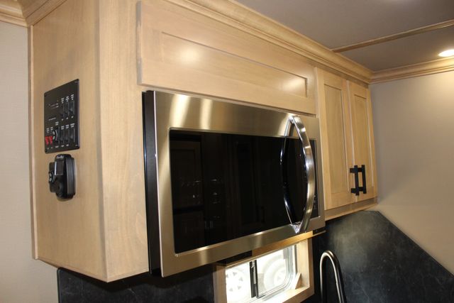 2026 Featherlite 9808 - 3 Horse Slant with 8' LQ 3H Slant GN 11'B LQ w/ Lining &amp; Insulated Horse | CONROE, TX | SportChassis/ Featherlite Trailers of Texas