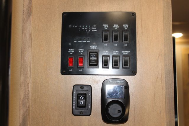 2026 Featherlite 9808 - 3 Horse Slant with 8' LQ 3H Slant GN 11'B LQ w/ Lining &amp; Insulated Horse | CONROE, TX | SportChassis/ Featherlite Trailers of Texas