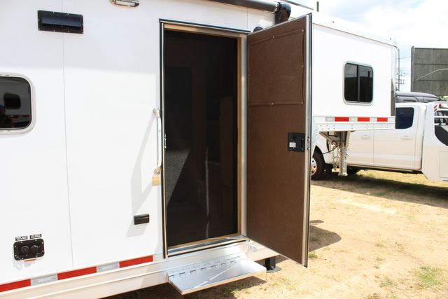 2026 Featherlite 9808 - 3 Horse Slant with 8' LQ 3H Slant GN 11'B LQ w/ Lining &amp; Insulated Horse | CONROE, TX | SportChassis/ Featherlite Trailers of Texas