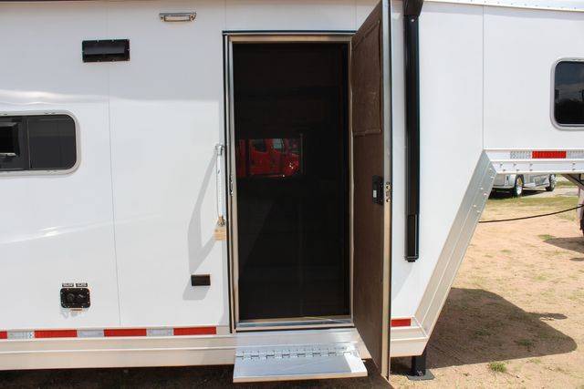 2026 Featherlite 9808 - 3 Horse Slant with 8' LQ 3H Slant GN 11'B LQ w/ Lining &amp; Insulated Horse | CONROE, TX | SportChassis/ Featherlite Trailers of Texas