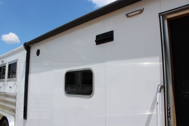 2026 Featherlite 9808 - 3 Horse Slant with 8' LQ 3H Slant GN 11'B LQ w/ Lining &amp; Insulated Horse | CONROE, TX | SportChassis/ Featherlite Trailers of Texas