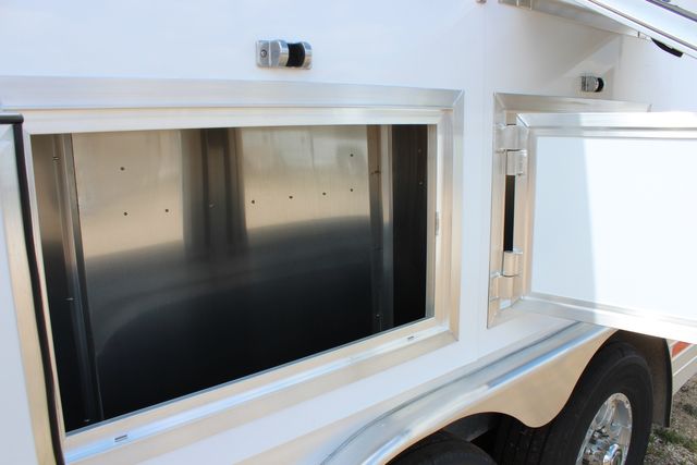 2026 Featherlite 9808 - 3 Horse Slant with 8' LQ 3H Slant GN 11'B LQ w/ Lining &amp; Insulated Horse | CONROE, TX | SportChassis/ Featherlite Trailers of Texas