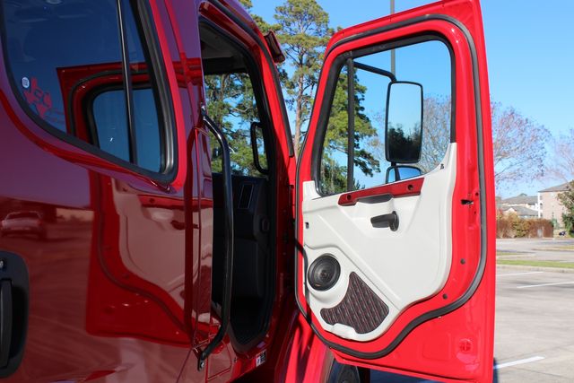 2026 Freightliner M2+112 SportChassis LH7 DD13 520hp Blackout Package | CONROE, TX | SportChassis/ Featherlite Trailers of Texas 2026 Freightliner M2+112 SportChassis LH7 DD13 520hp Blackout Package | CONROE, TX | SportChassis/ Featherlite Trailers of Texas