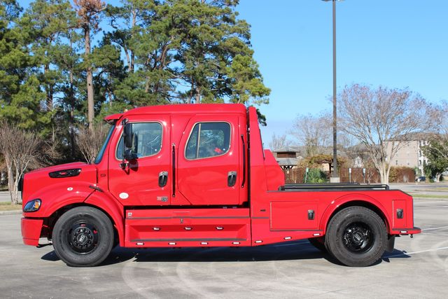 2026 Freightliner M2+112 SportChassis LH7 DD13 520hp Blackout Package | CONROE, TX | SportChassis/ Featherlite Trailers of Texas 2026 Freightliner M2+112 SportChassis LH7 DD13 520hp Blackout Package | CONROE, TX | SportChassis/ Featherlite Trailers of Texas