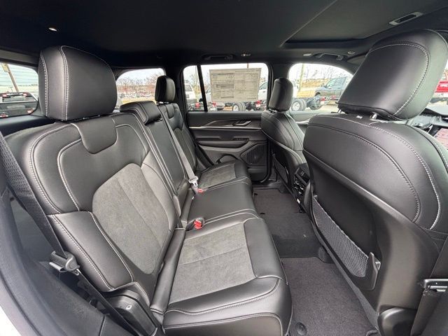 2026 Jeep Grand Cherokee Altitude