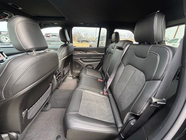 2026 Jeep Grand Cherokee Altitude