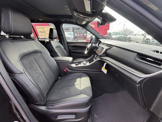 2026 Jeep Grand Cherokee Altitude