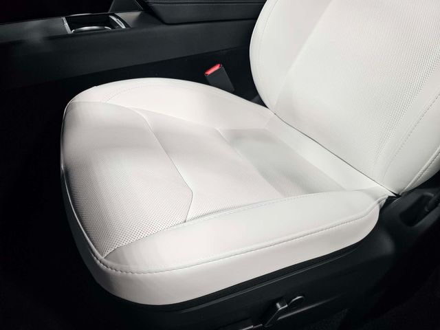 2026 Tesla Model Y Long Range | North Little Rock, AR | EVolve Auto 2026 Tesla Model Y Long Range | North Little Rock, AR | EVolve Auto